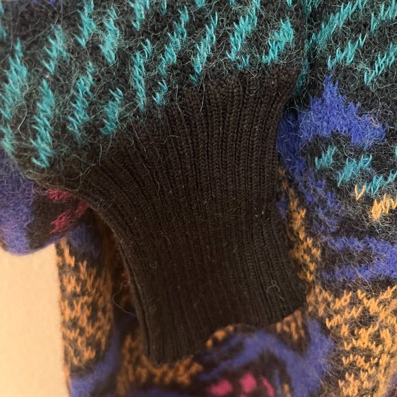 Amazing 90's Vintage Sweater - Picture 3 of 4